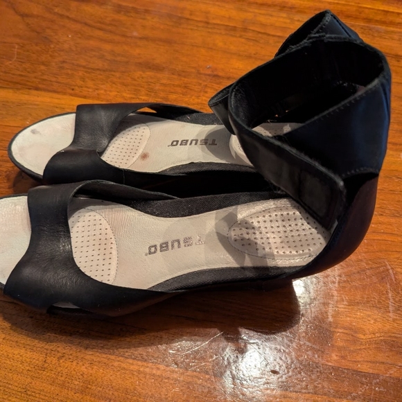 Tsubo Black Open-Toe Heels - Picture 1 of 5